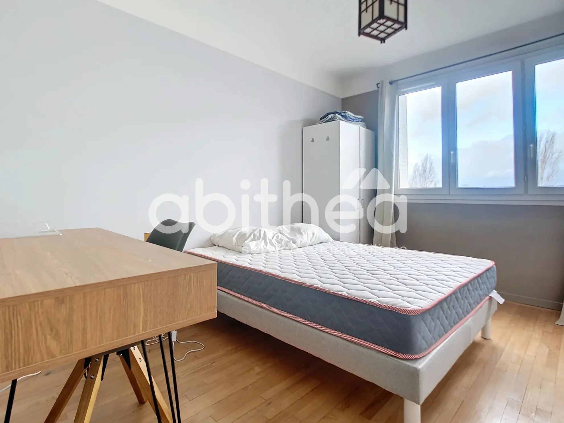 Appartement lumineux de 82 m² à Troyes avec 3 chambres et balcon, proche du centre-ville 