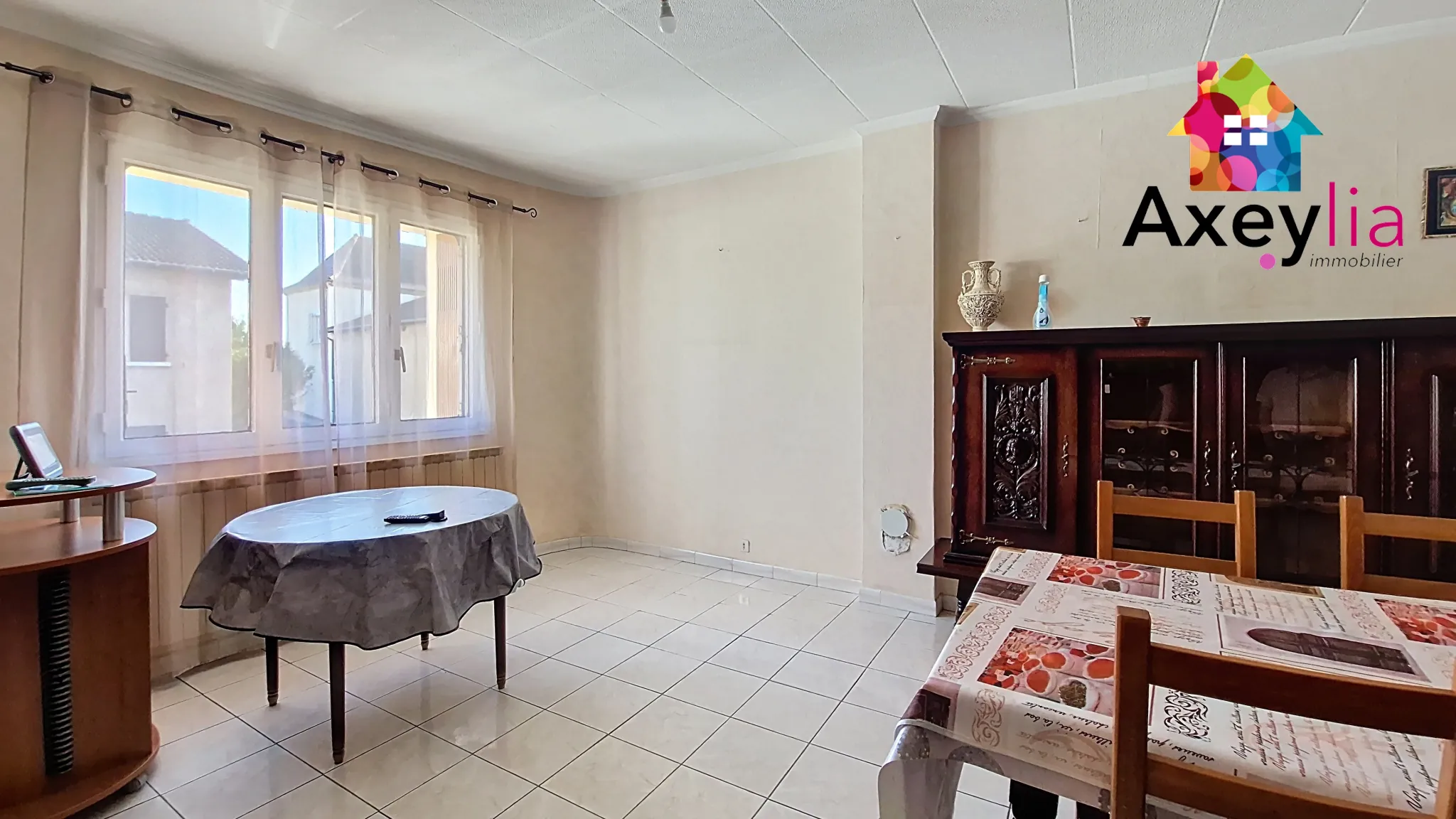 Maison 4 chambres avec garage triple et jardin à Pouilly-sous-Charlieu