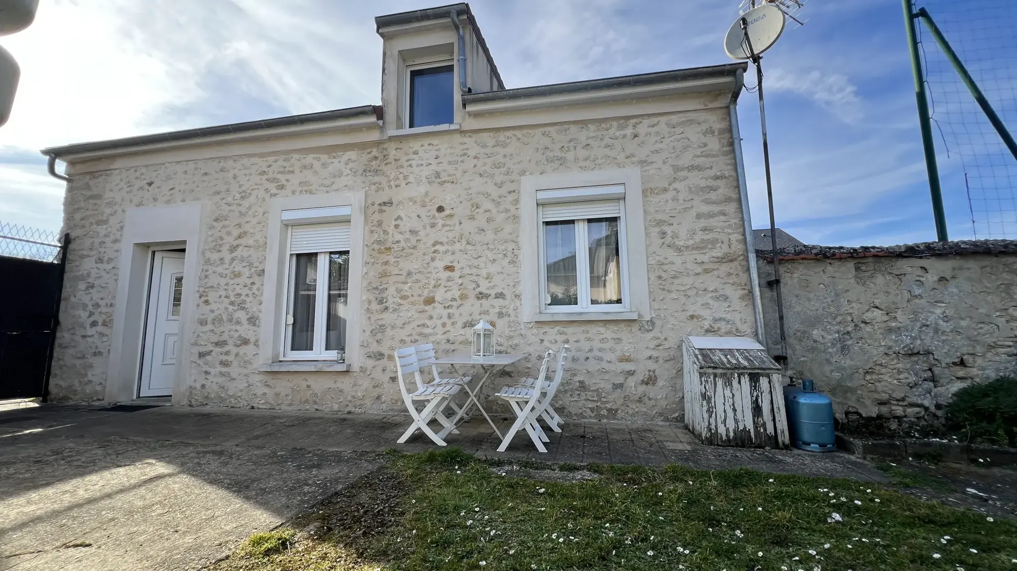Charmante maison en pierres avec jardin à Boissy le Cutté
