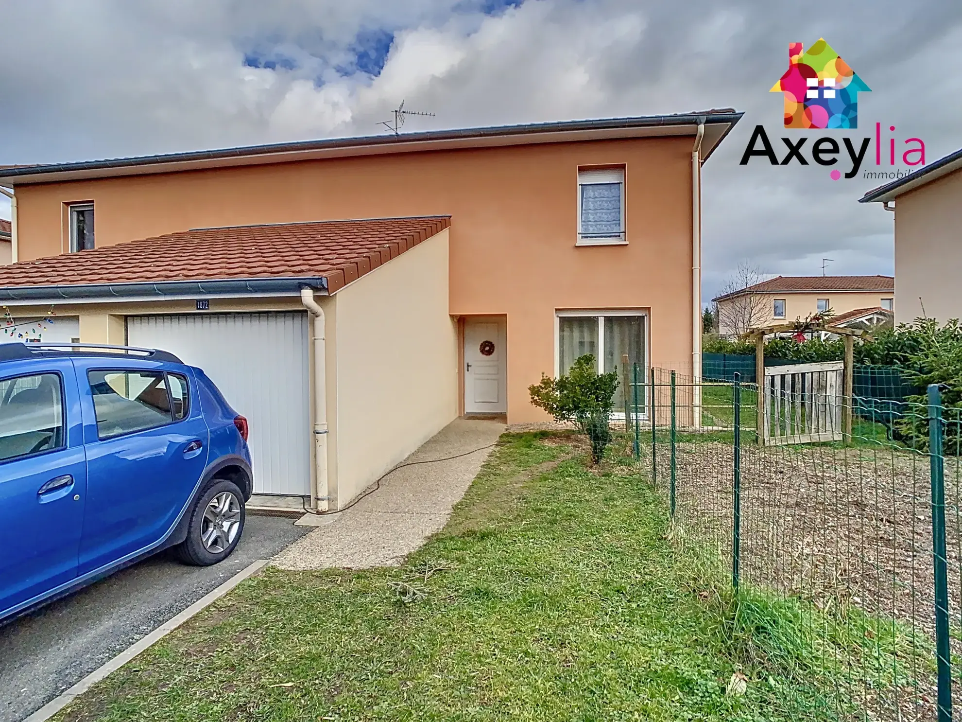 Maison familiale de ville avec terrasse et garage à Riorges 