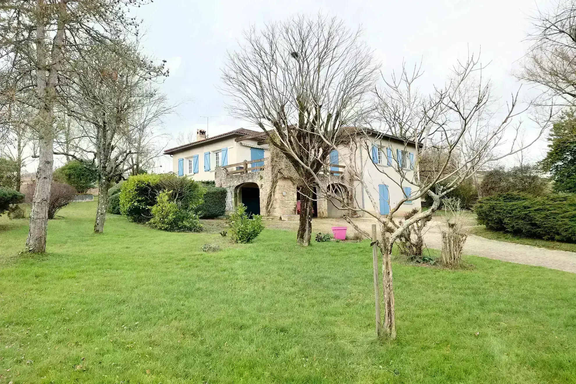 Maison spacieuse de 220 m² avec piscine à Villefranche de Rouergue 