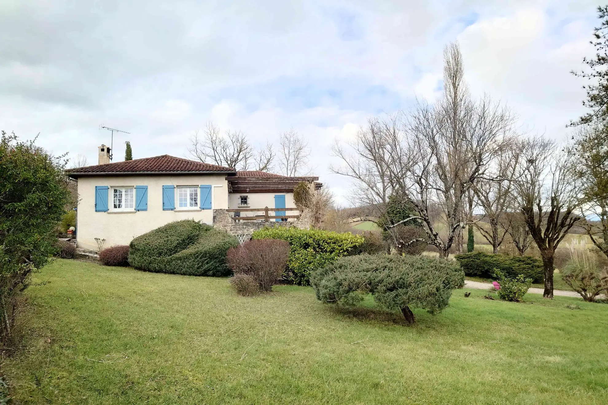 Maison spacieuse de 220 m² avec piscine à Villefranche de Rouergue 