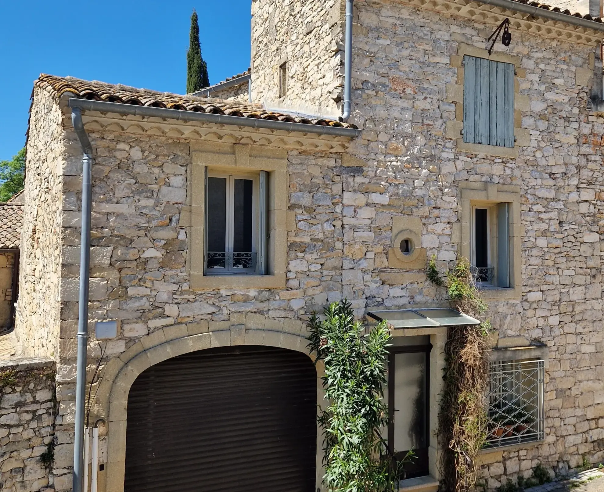 Maison en pierre à vendre à Lecques - 125 m2, 4 chambres, garage et terrasse