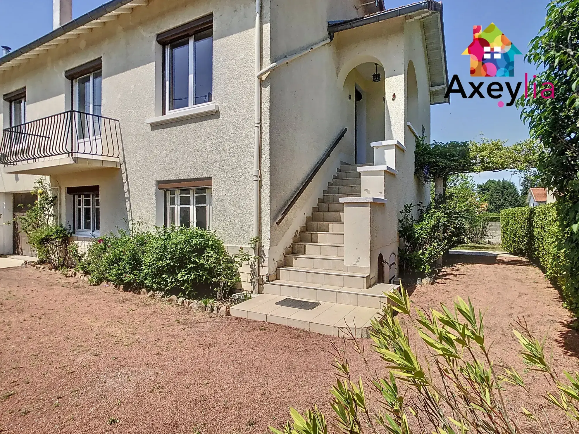 Maison familiale à vendre à Riorges avec 4 chambres et grand terrain