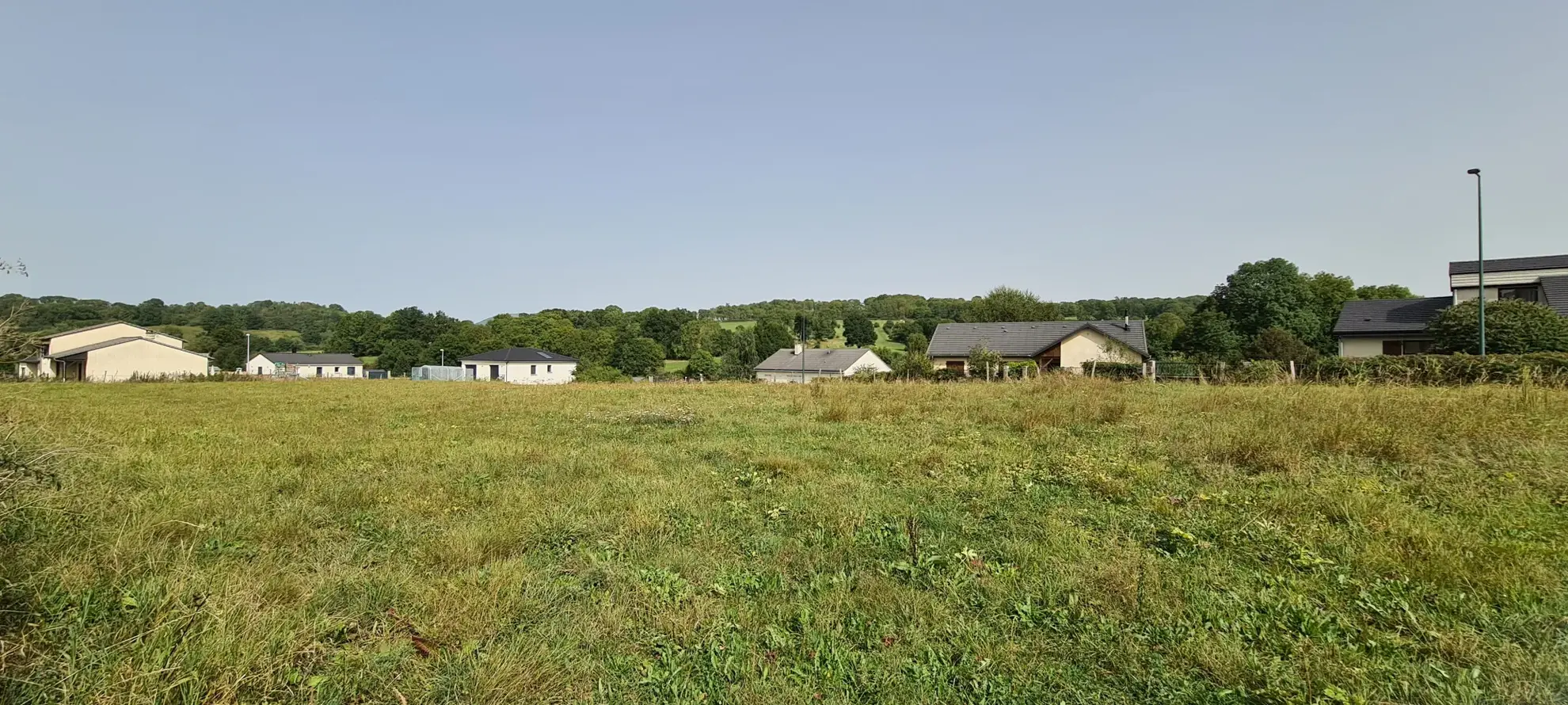 Terrain constructible à Olby (63210) – Situé dans un environnement calme, proche de toutes commodités