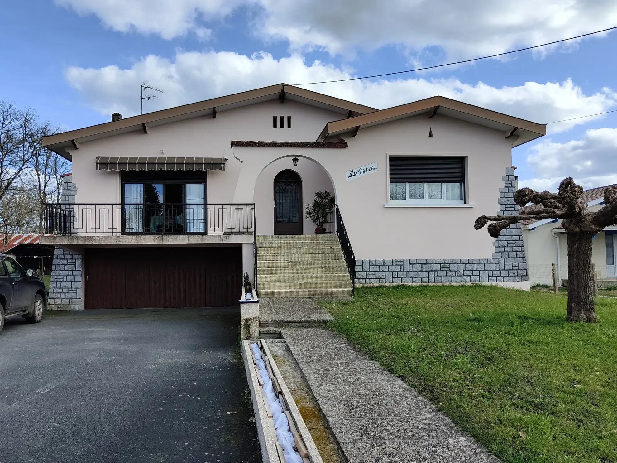 Maison avec sous-sol, jardin clos et 4 chambres à Captieux