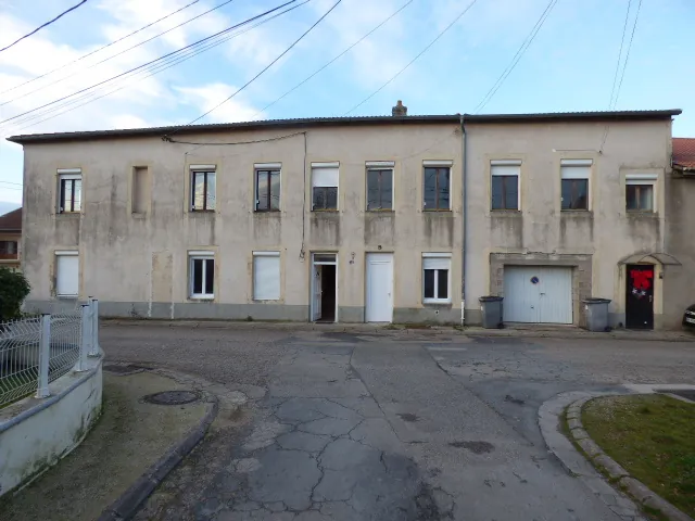 Immeuble de rapport avec 5 appartements à rénover près de Toul