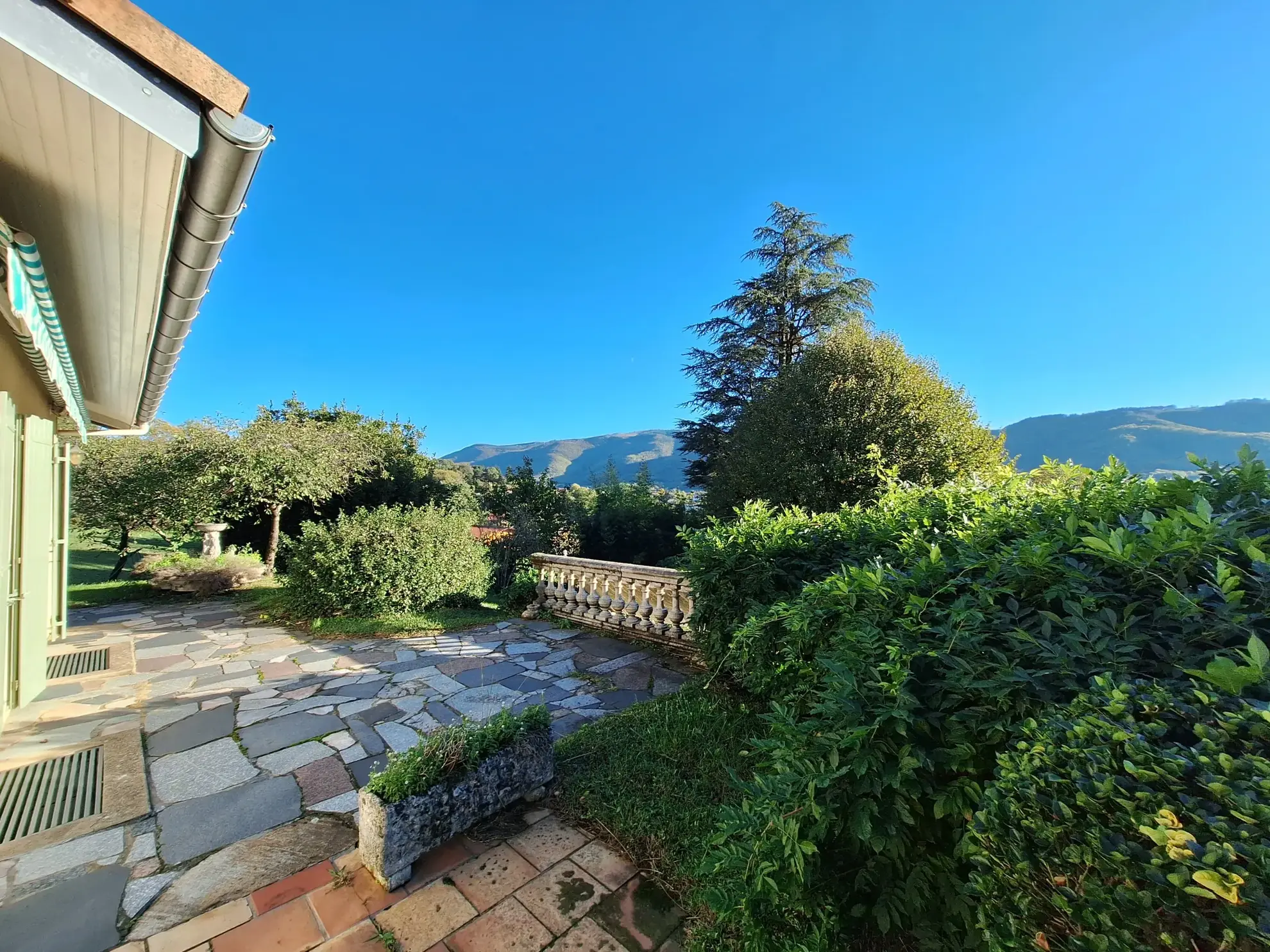 Villa avec vue montagne, 4 chambres, jardin et grand sous-sol à Pont de l'Arn