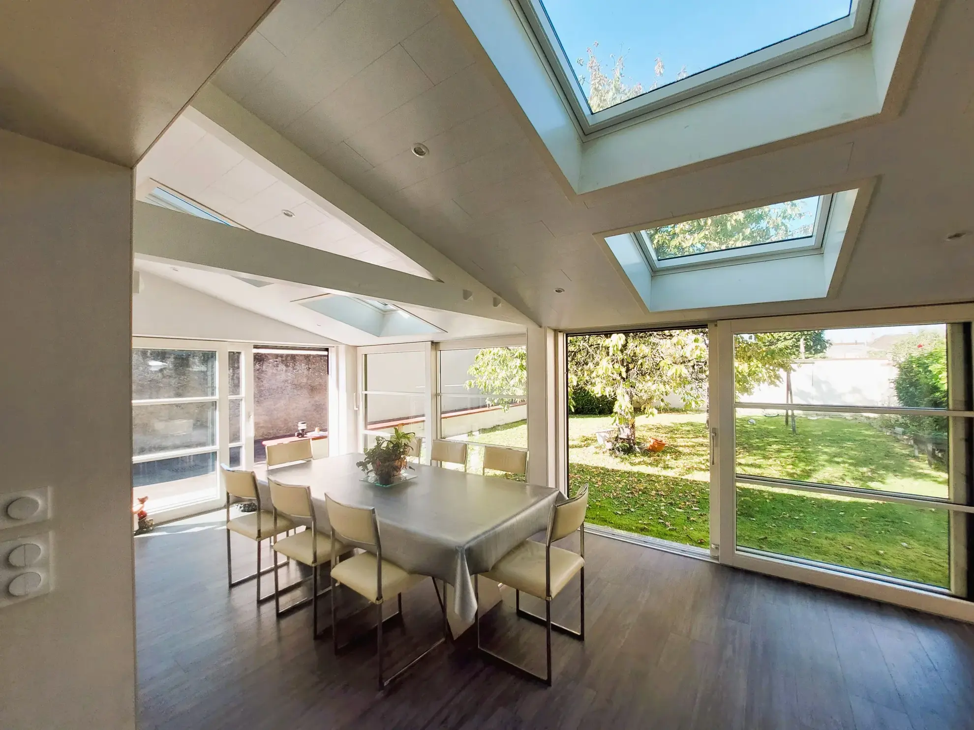 Maison de 190 m² avec piscine, jardin et garage à Lure