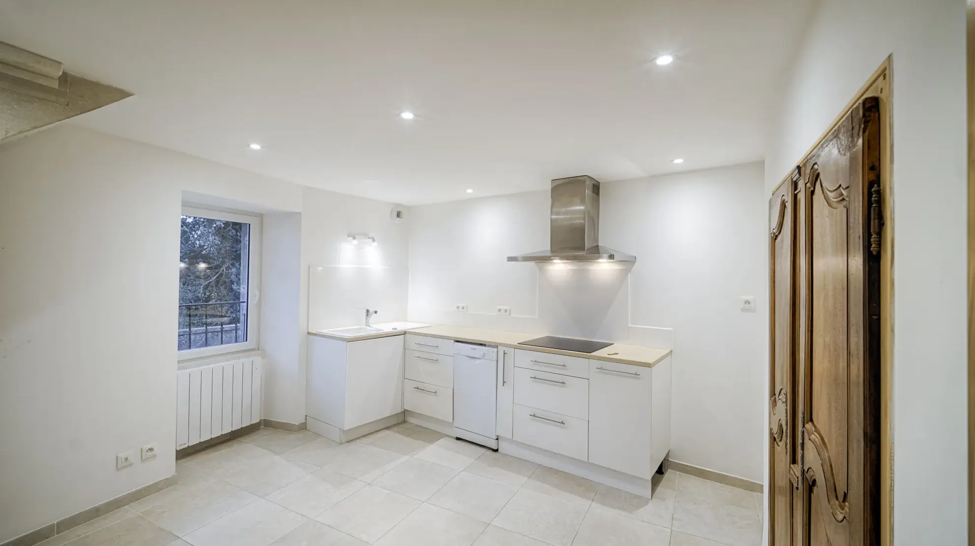 Maison de village rénovée à Grignan, 2 chambres, balcon et cave