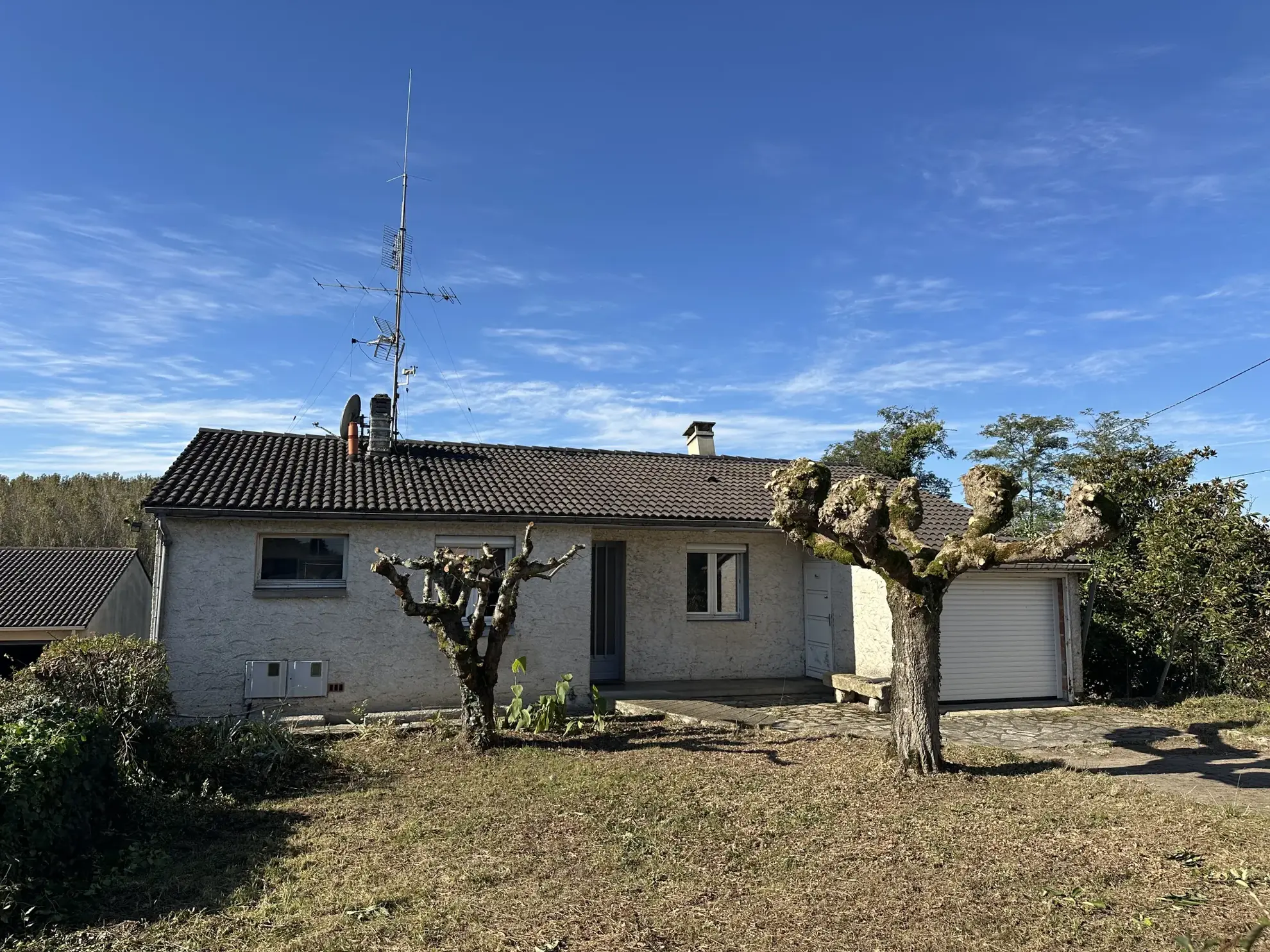 Maison de plain-pied à Sainte-Bazeille avec 3 chambres et jardin clos