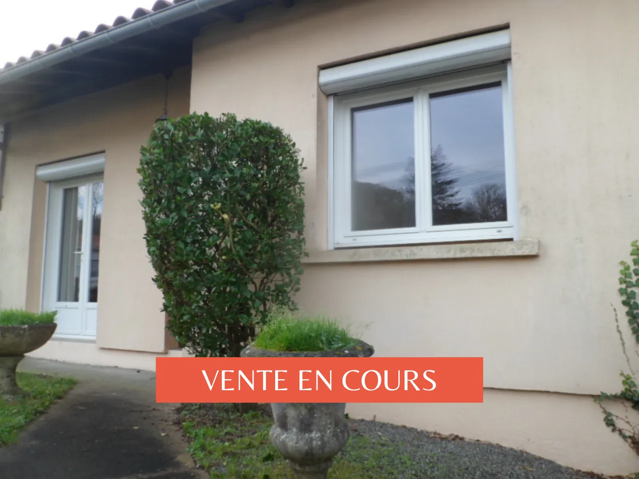 Maison à Pouzauges avec garage, vue dégagée et terrain de 386 m²