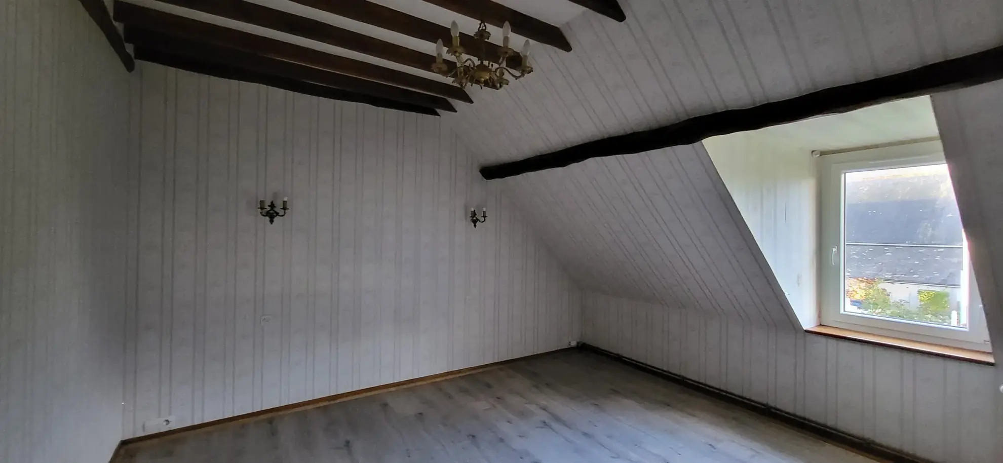 Belle maison de 140 m² à Yvetot, idéal pour famille ou investissement, à vendre pour 189 000 € 