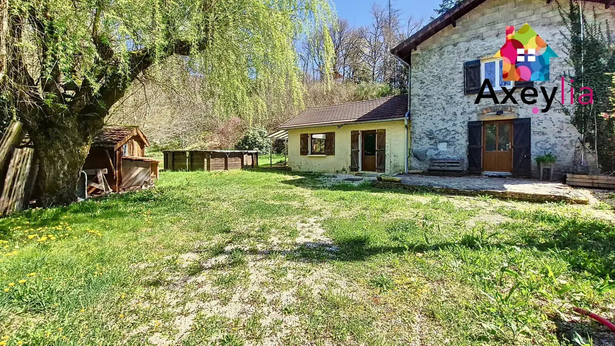 Maison à vendre à Chauffailles avec 4 chambres, terrain boisé et piscine hors-sol 