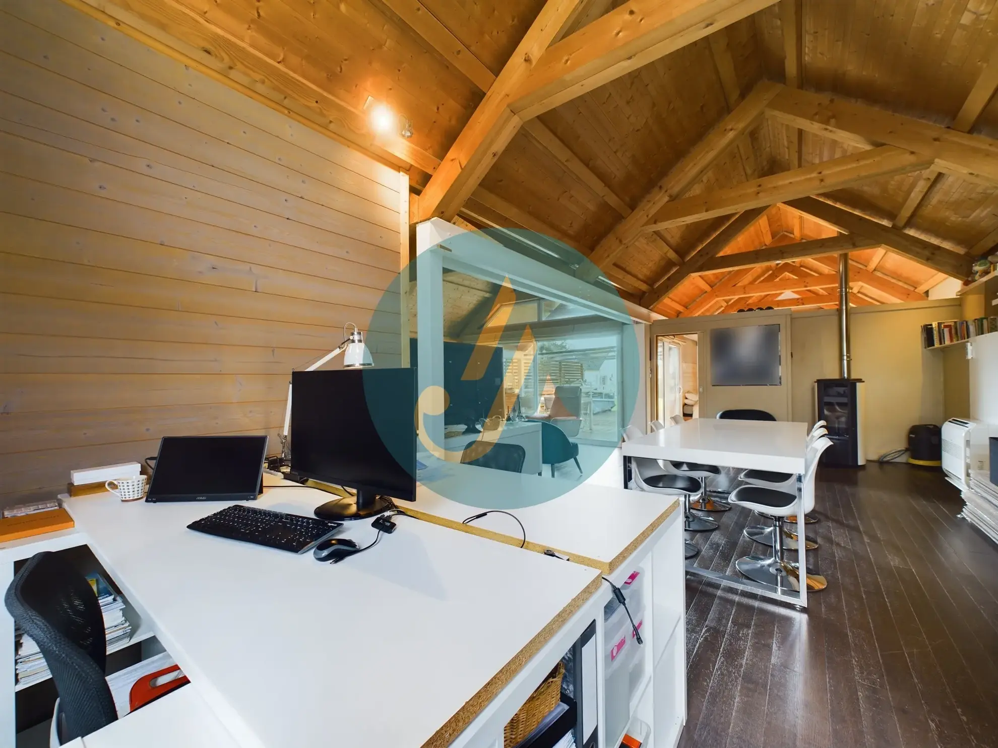 À vendre maison d’architecte avec extension en bois et grand jardin à Guérigny 