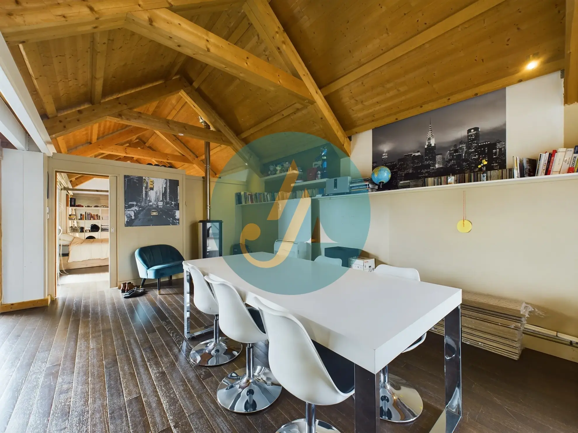 À vendre maison d’architecte avec extension en bois et grand jardin à Guérigny 