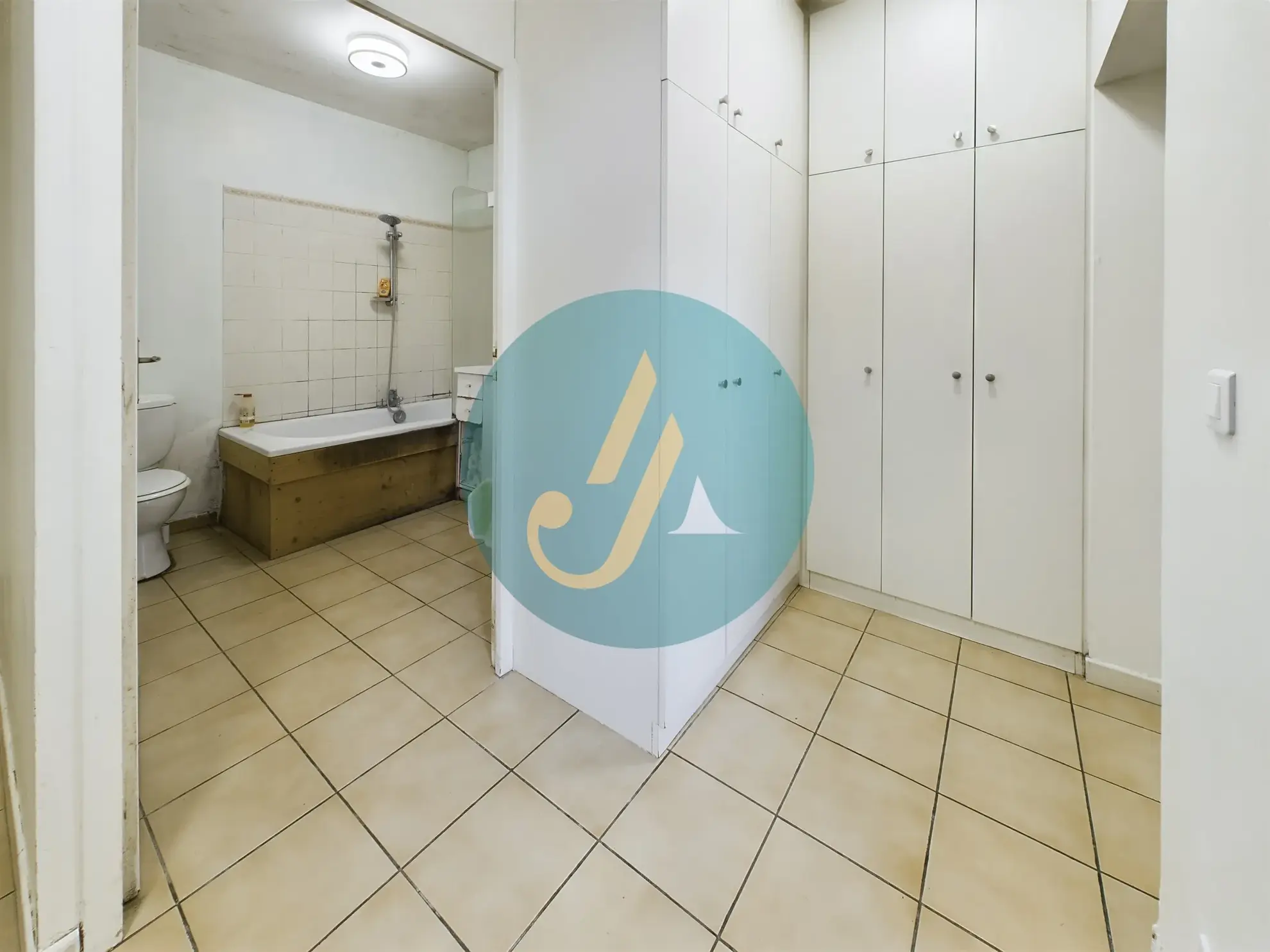 À vendre maison d’architecte avec extension en bois et grand jardin à Guérigny 