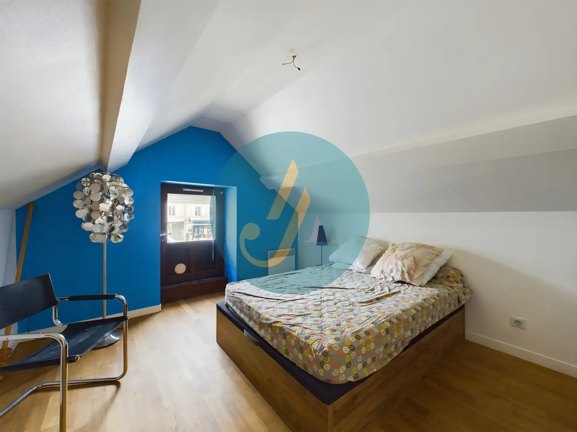 À vendre maison d’architecte avec extension en bois et grand jardin à Guérigny 