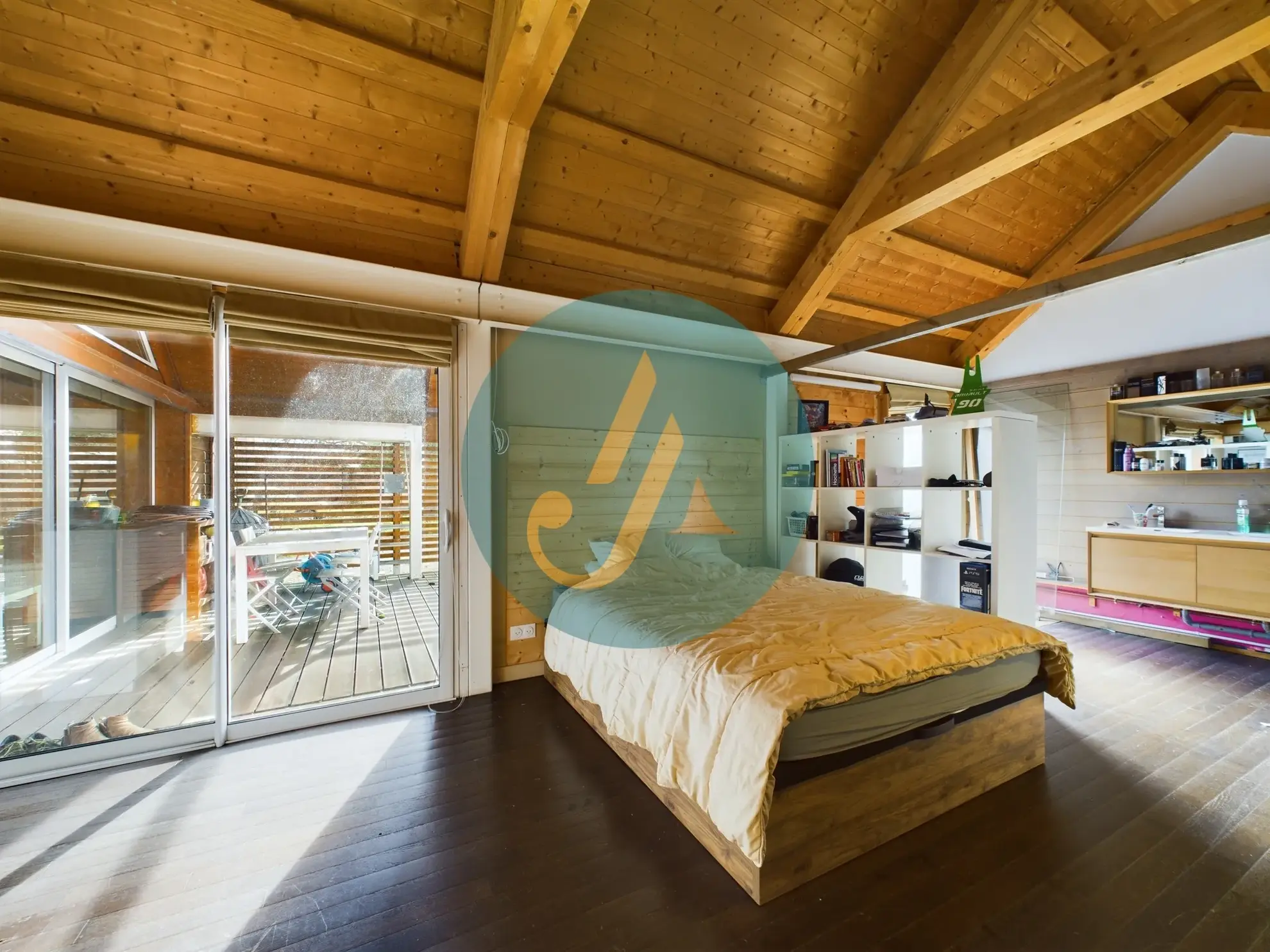 À vendre maison d’architecte avec extension en bois et grand jardin à Guérigny 