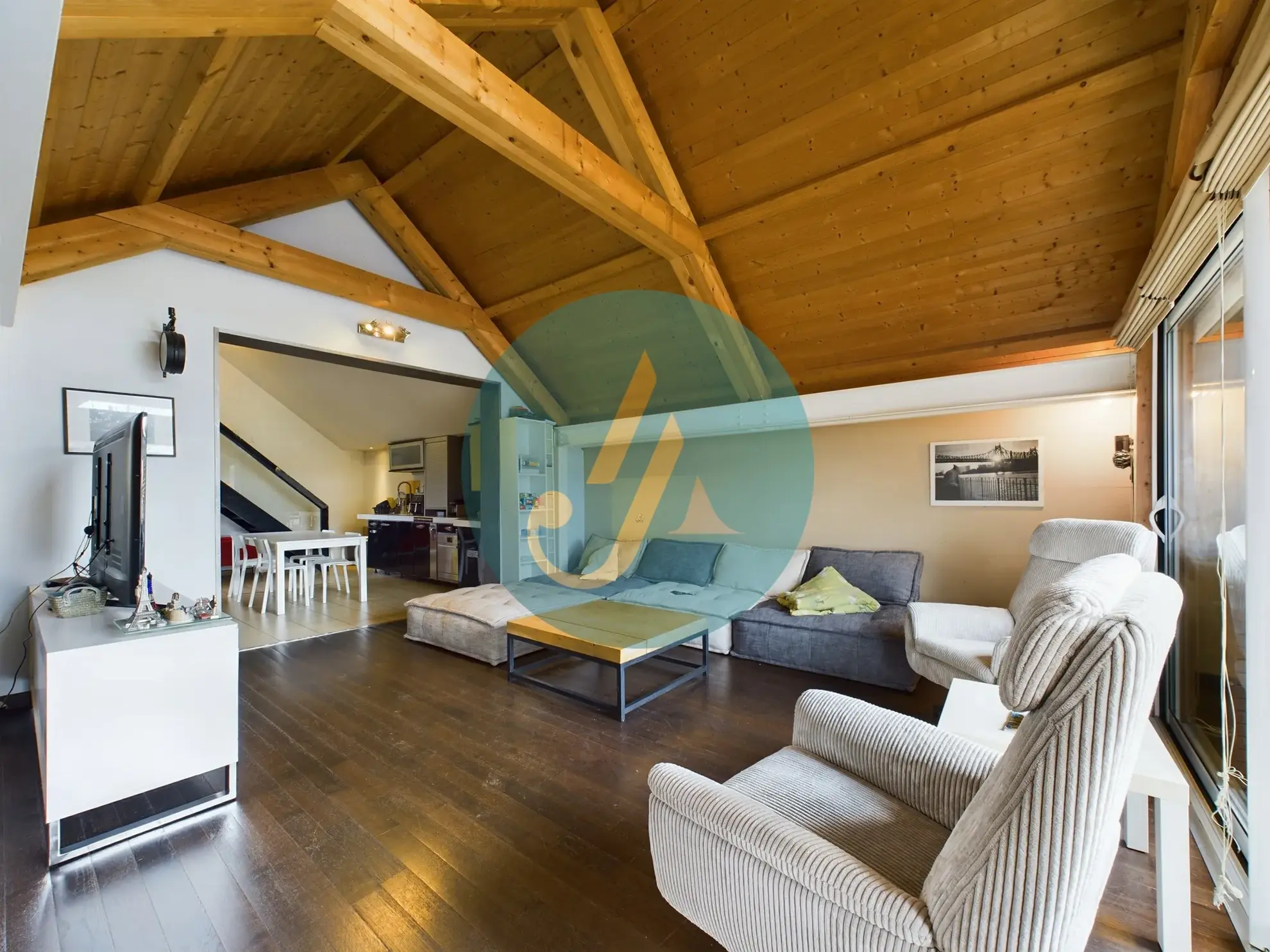 À vendre maison d’architecte avec extension en bois et grand jardin à Guérigny 