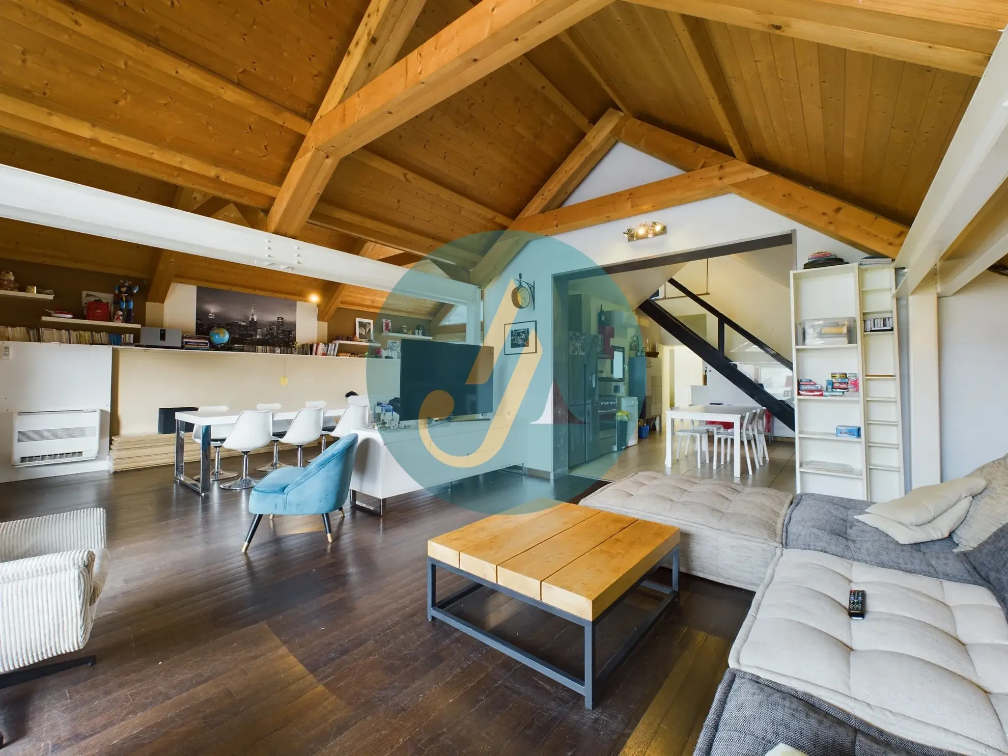 À vendre maison d’architecte avec extension en bois et grand jardin à Guérigny