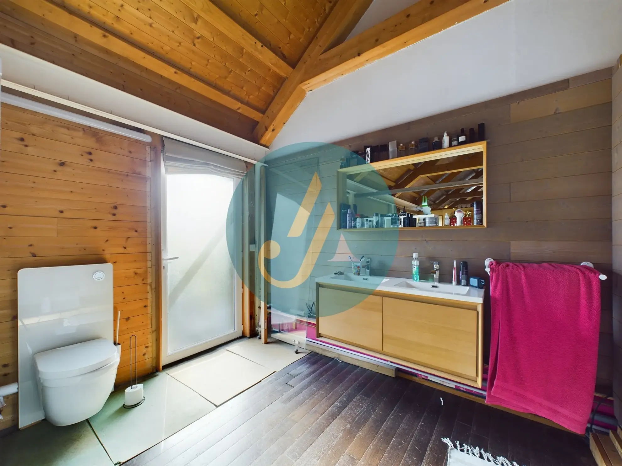 À vendre maison d’architecte avec extension en bois et grand jardin à Guérigny 