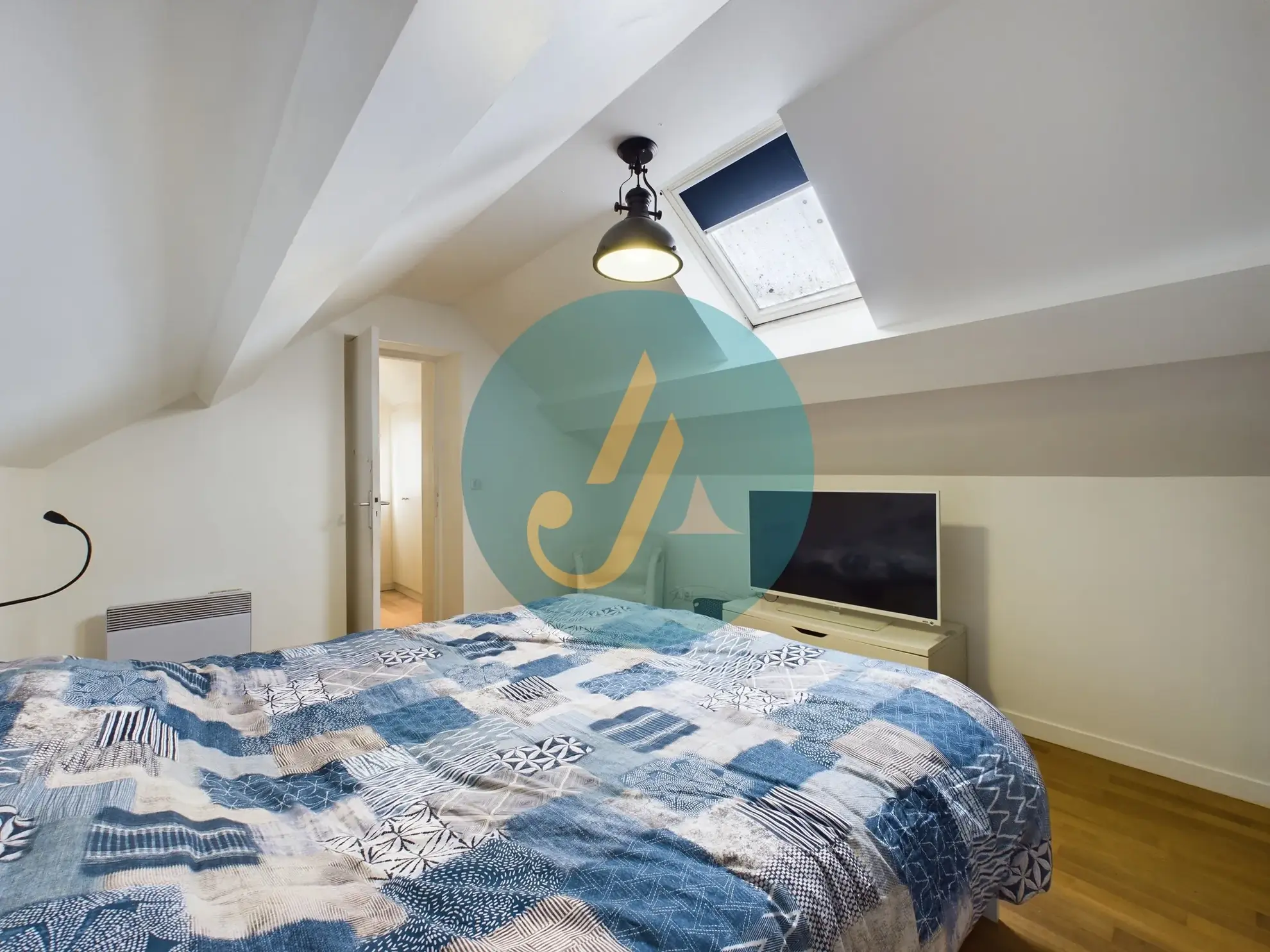 À vendre maison d’architecte avec extension en bois et grand jardin à Guérigny 