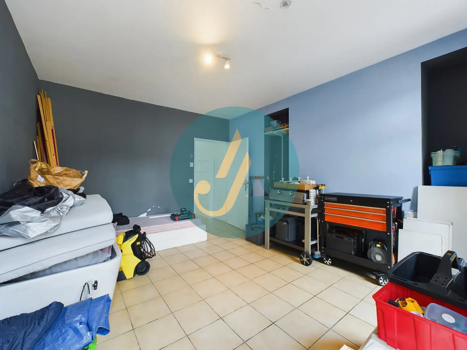 À vendre maison d’architecte avec extension en bois et grand jardin à Guérigny 