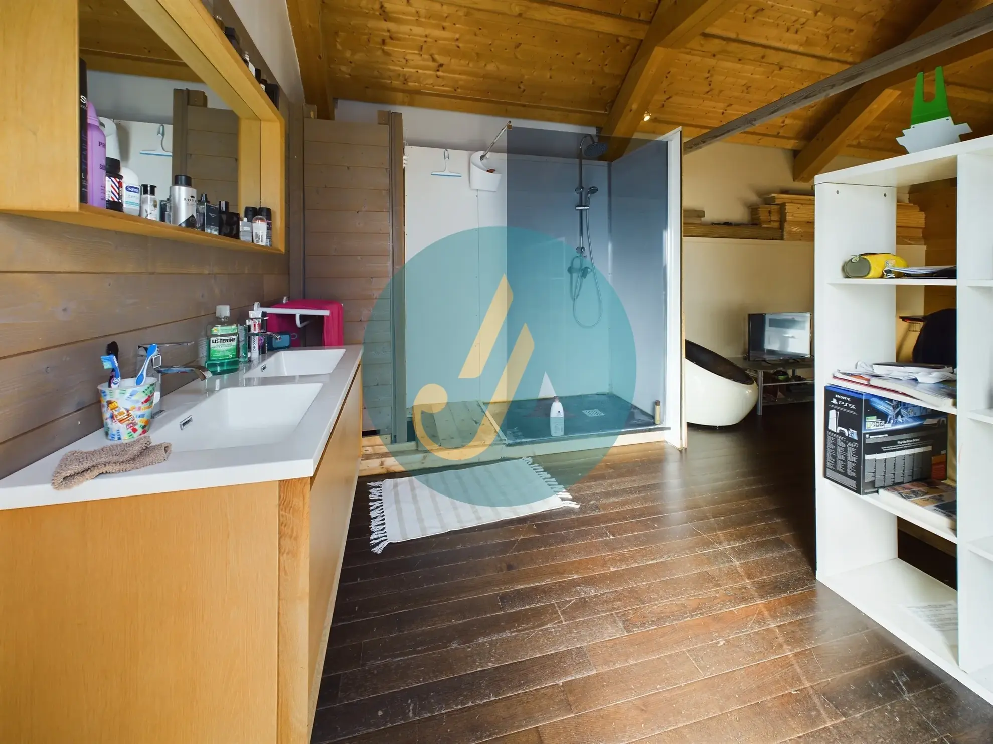 À vendre maison d’architecte avec extension en bois et grand jardin à Guérigny 