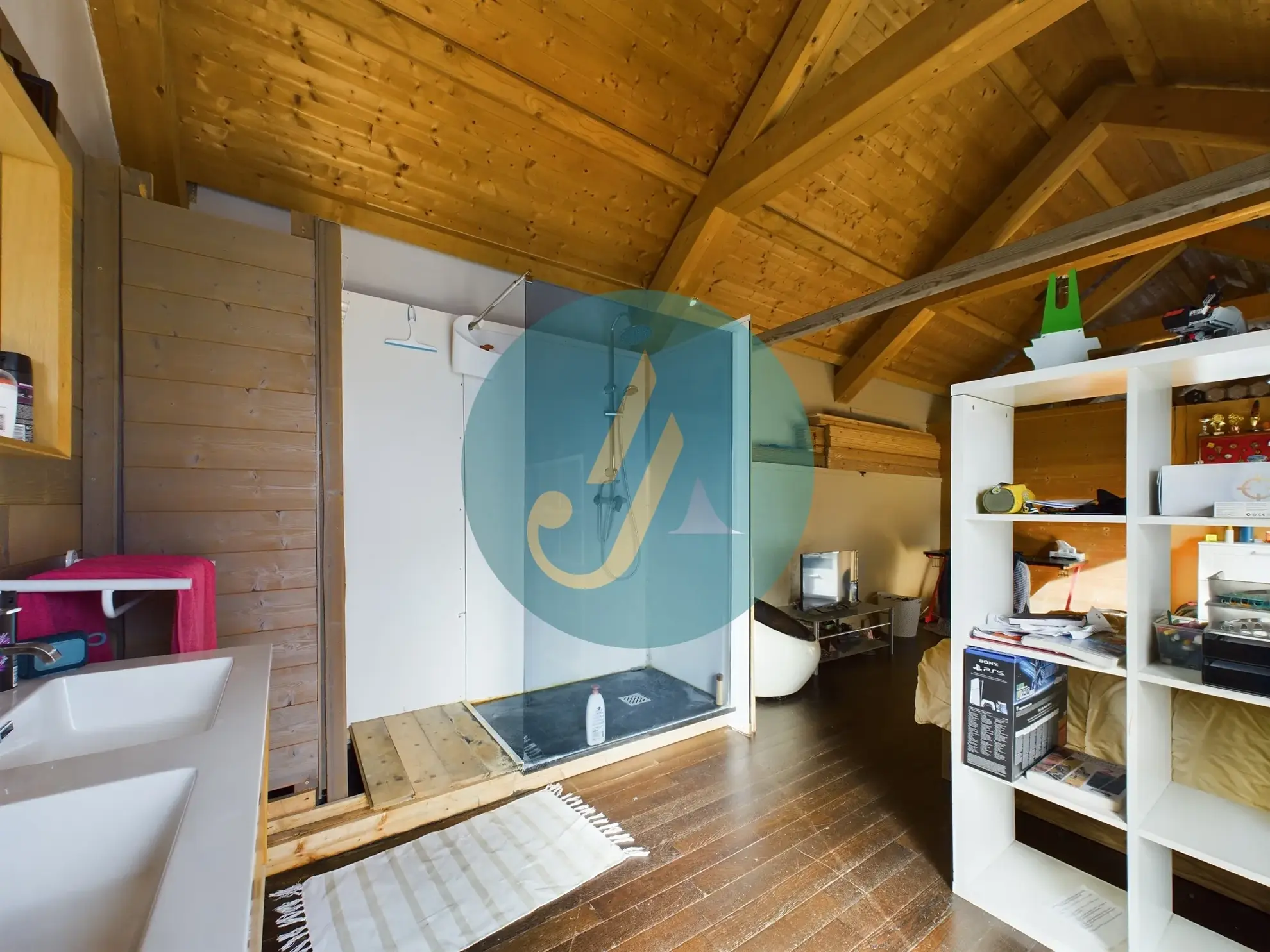 À vendre maison d’architecte avec extension en bois et grand jardin à Guérigny 