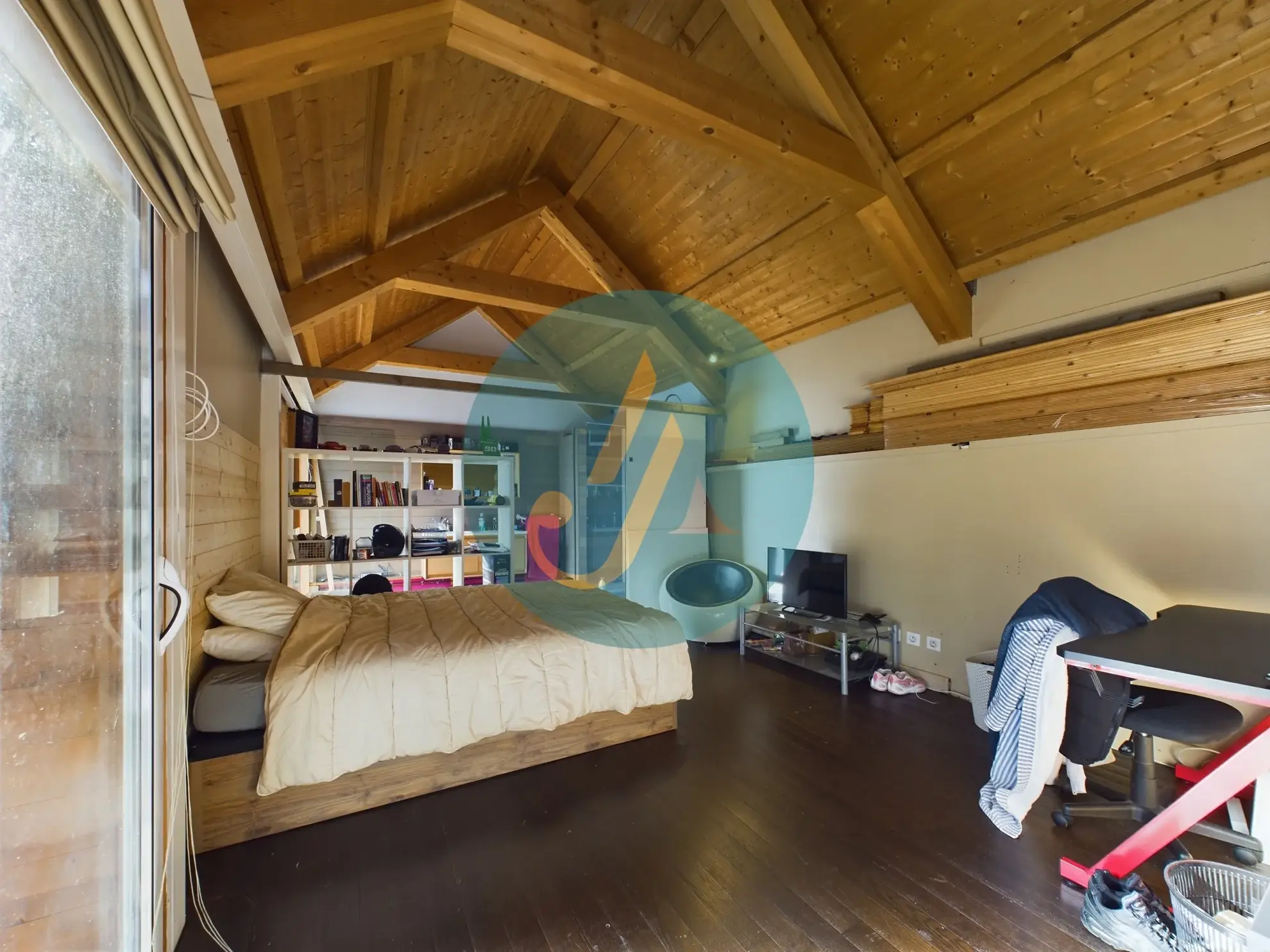 À vendre maison d’architecte avec extension en bois et grand jardin à Guérigny 