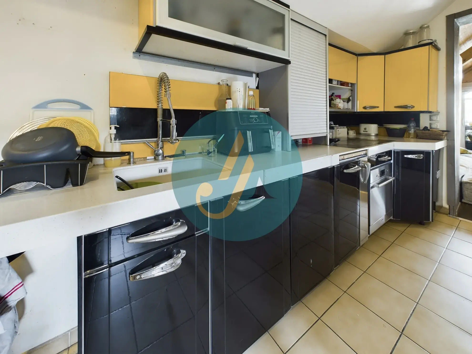 À vendre maison d’architecte avec extension en bois et grand jardin à Guérigny 