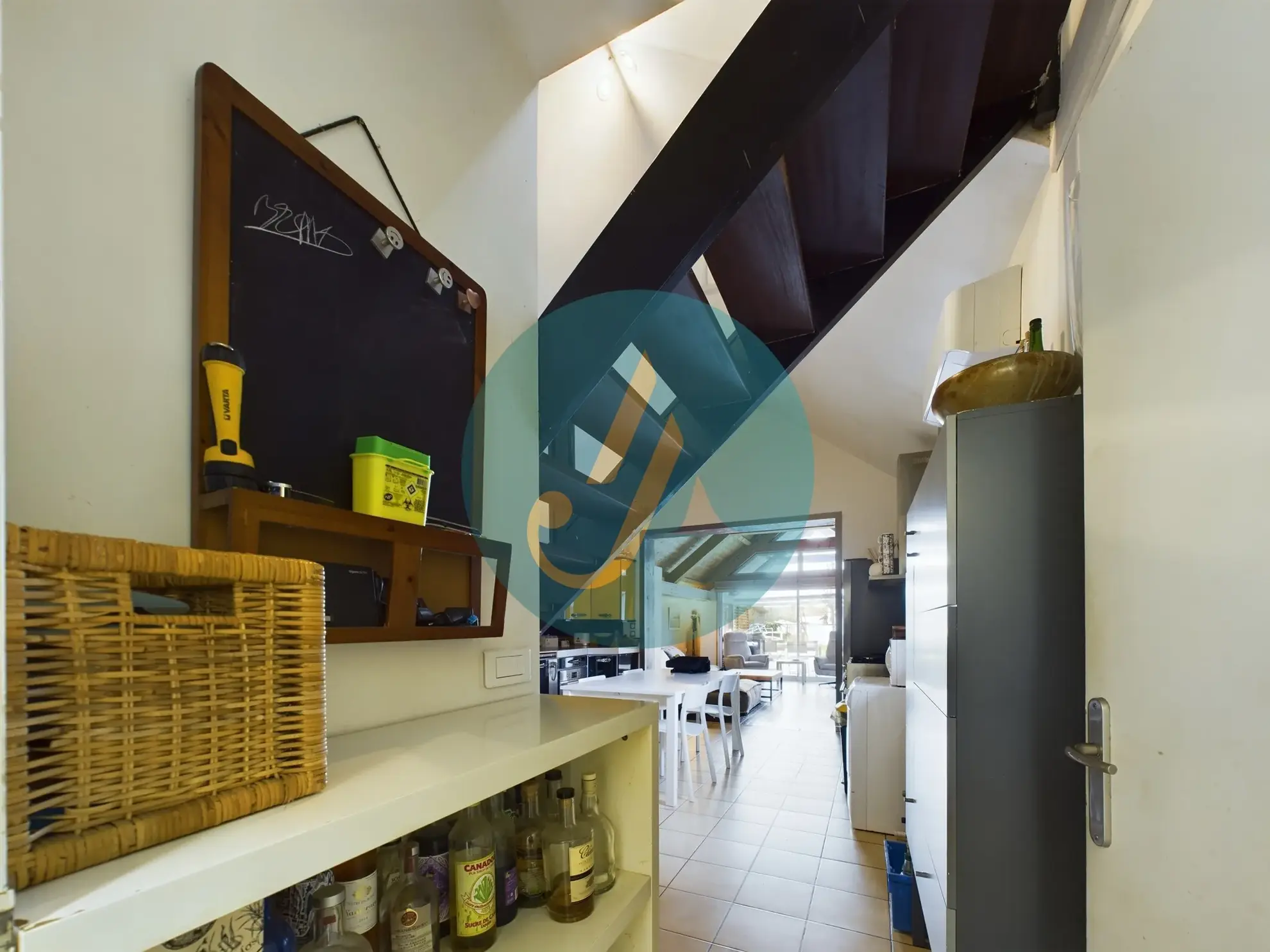 À vendre maison d’architecte avec extension en bois et grand jardin à Guérigny 