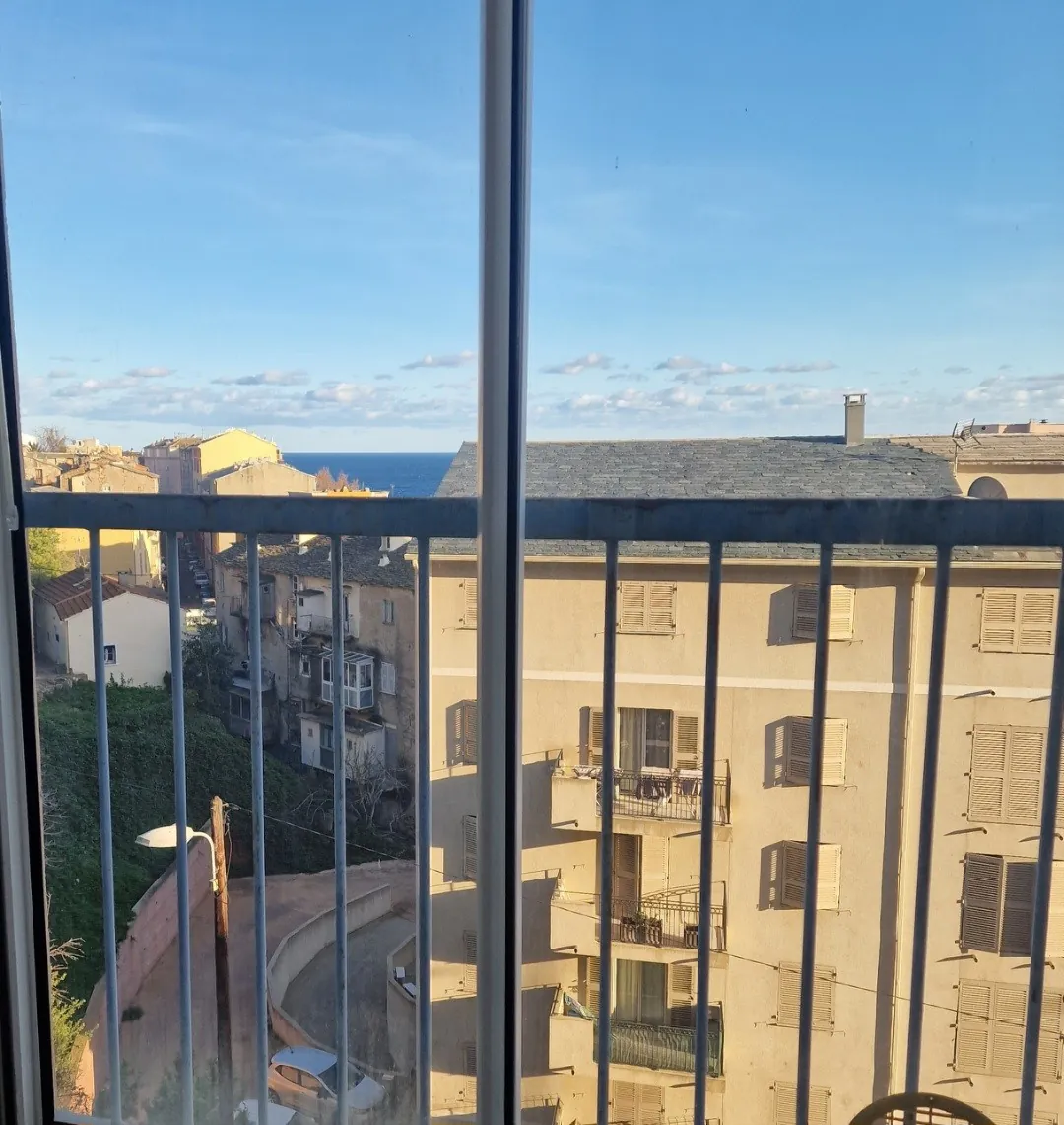 Appartement F5 à vendre à Bastia avec vue mer et parking sécurisé 