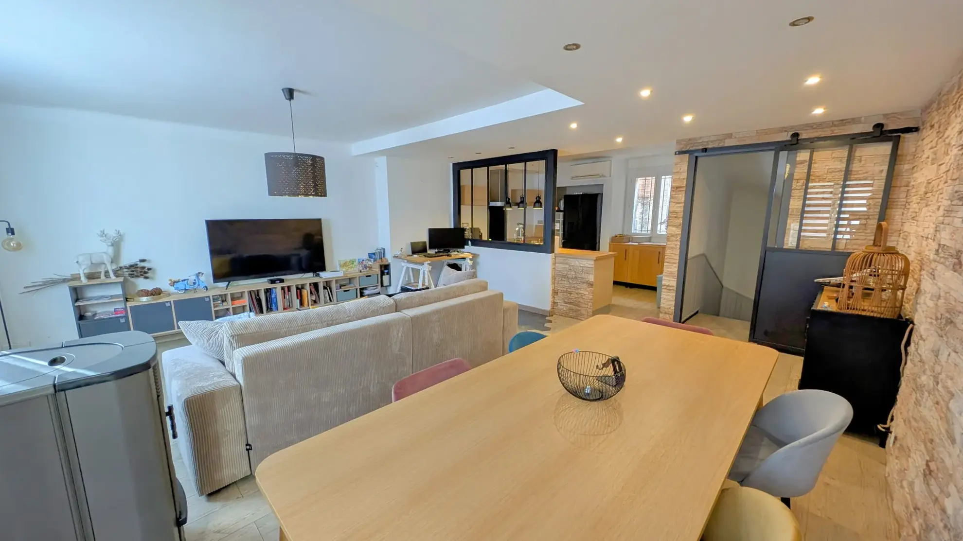 Maison de ville à Baho avec 3 chambres, lumineuse et sans travaux