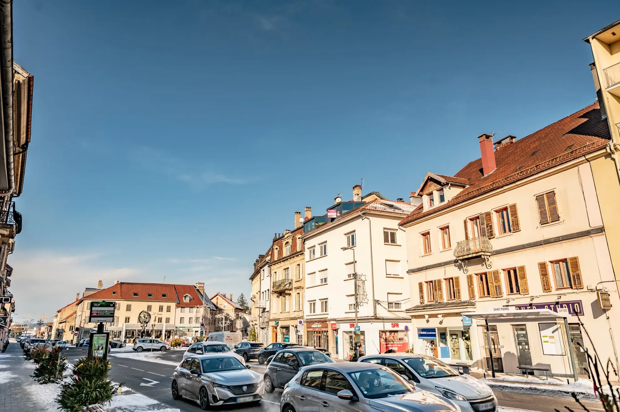 bel appartement en dernier étage avec terrasse à Pontarlier - centre-ville