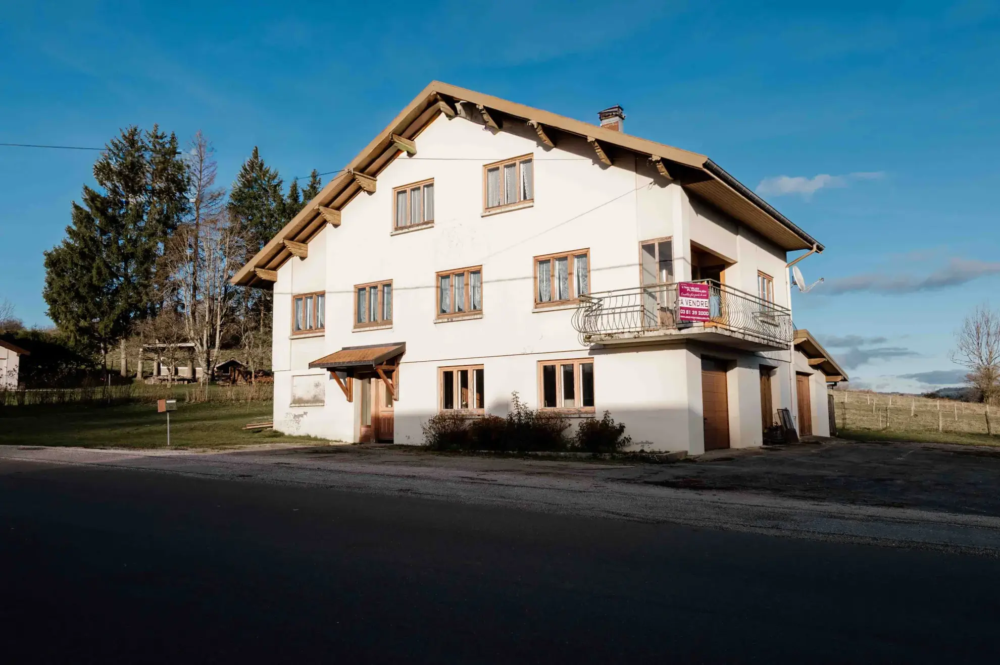 Maison individuelle à La Longeville avec grand terrain et potentiel d'aménagement