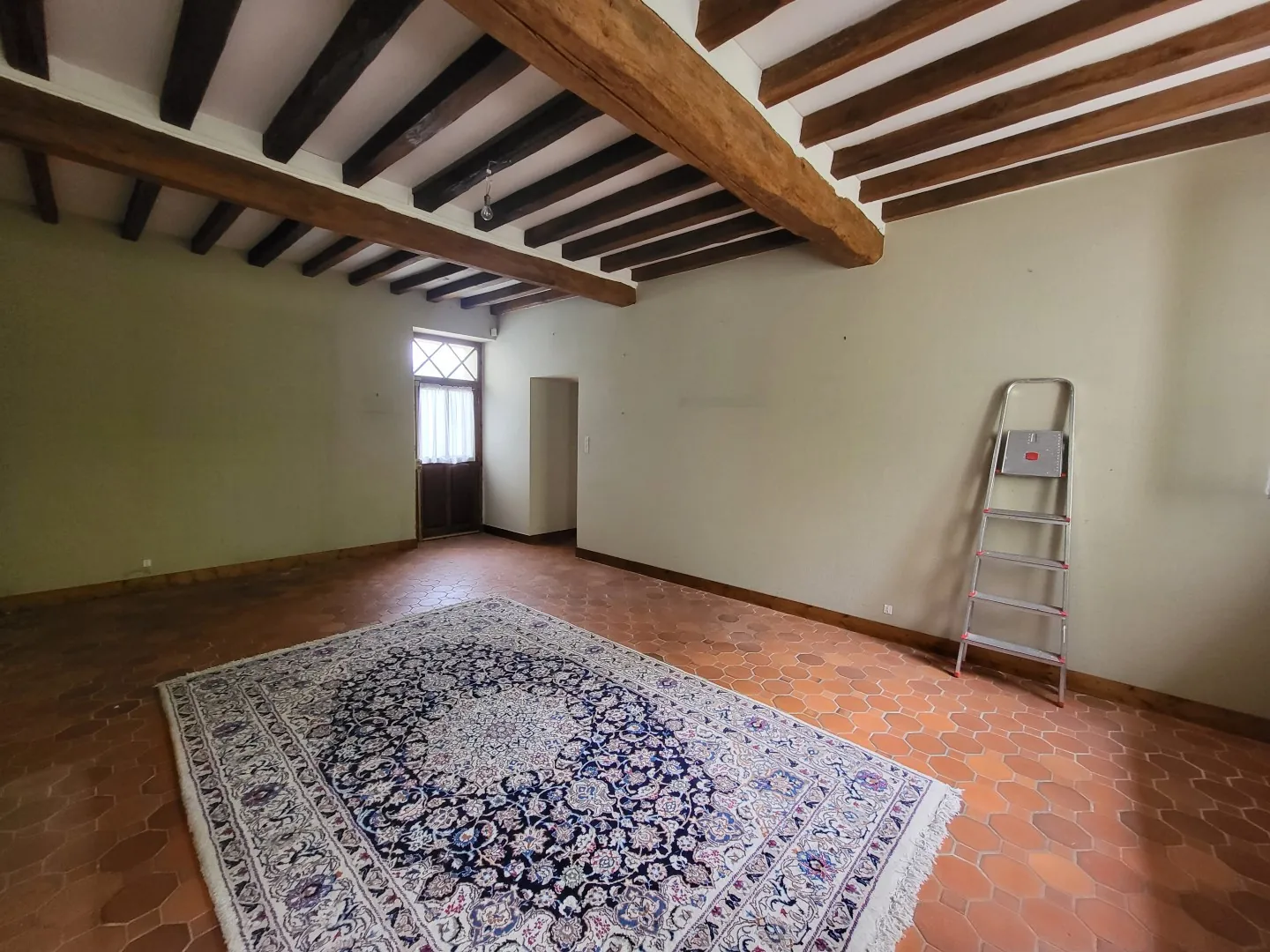 Maison briarde à Saint-Sacy-sur-Marne à 10 minutes de la gare avec jardin et potentiel de rénovation 