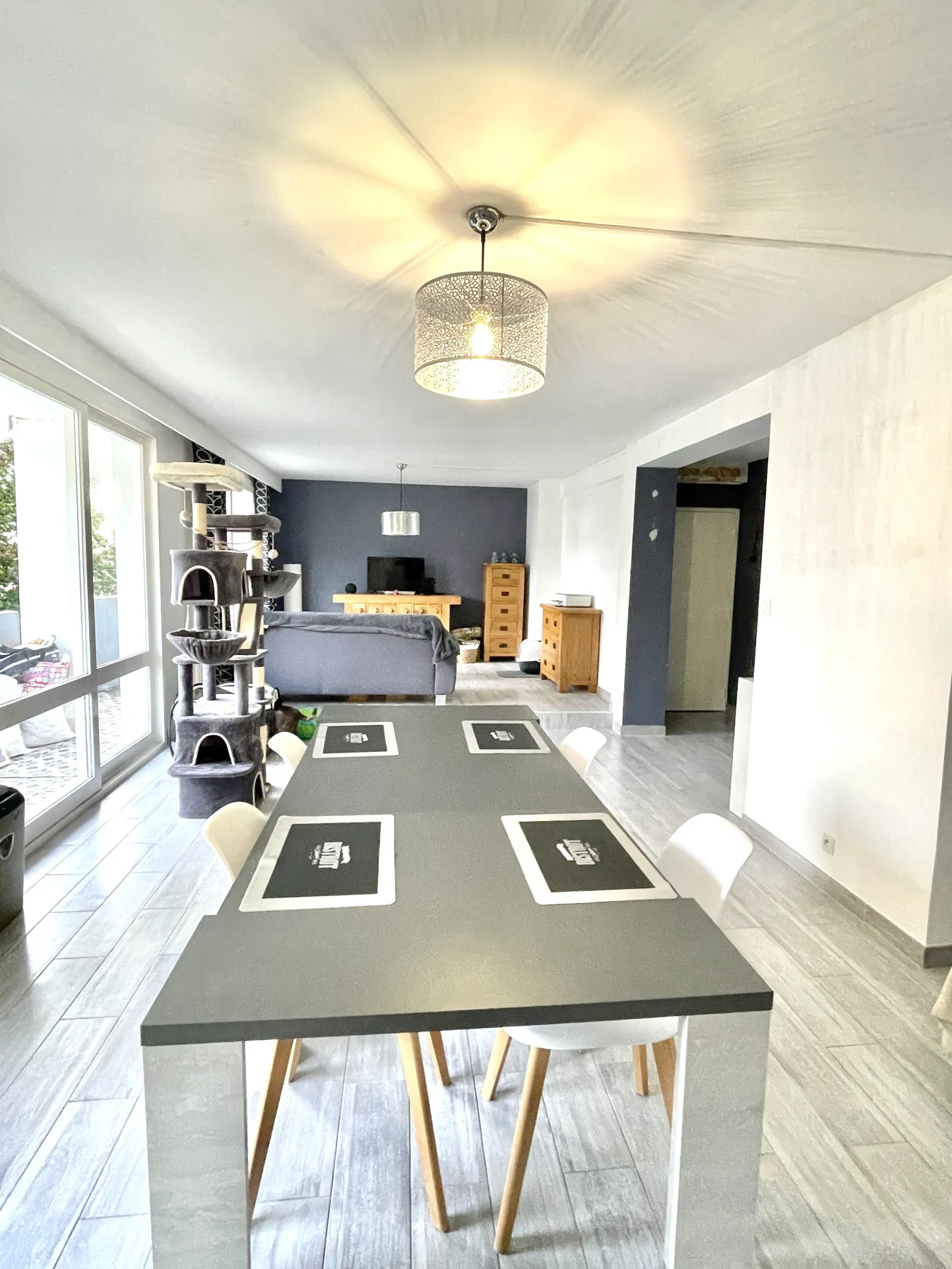 Bel appartement de 87 m² avec balcon et cave à Saint-Quentin 