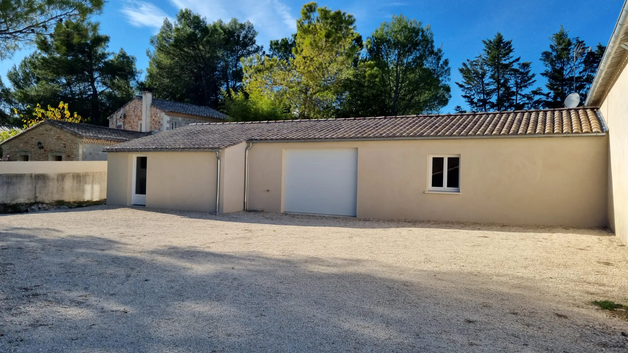 Local d'activité neuf de 124 m² à vendre à Salinelles près de Montpellier 