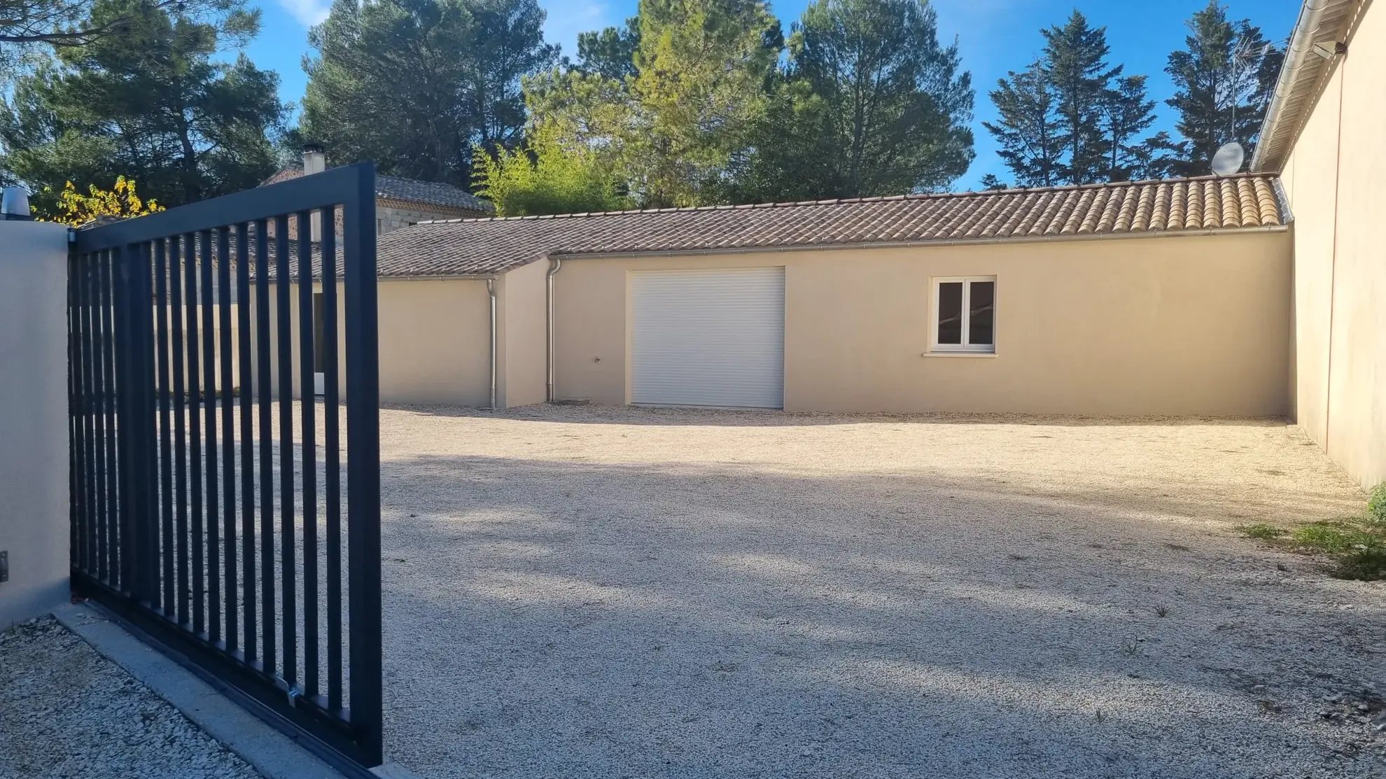 Local d'activité neuf de 124 m² à vendre à Salinelles, idéal pour artisan ou entreprise