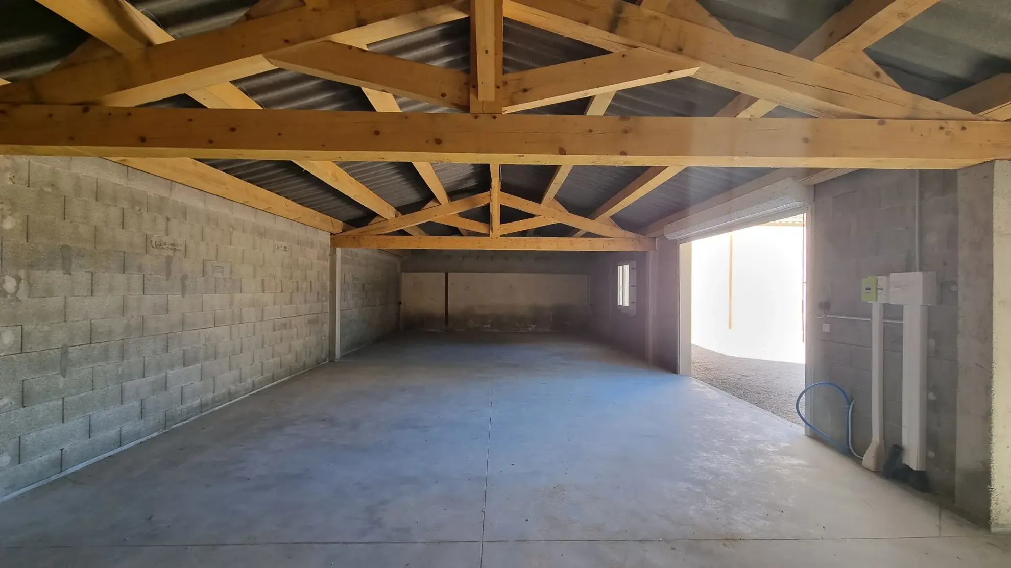 Local d'activité neuf de 124 m² à vendre à Salinelles près de Montpellier 