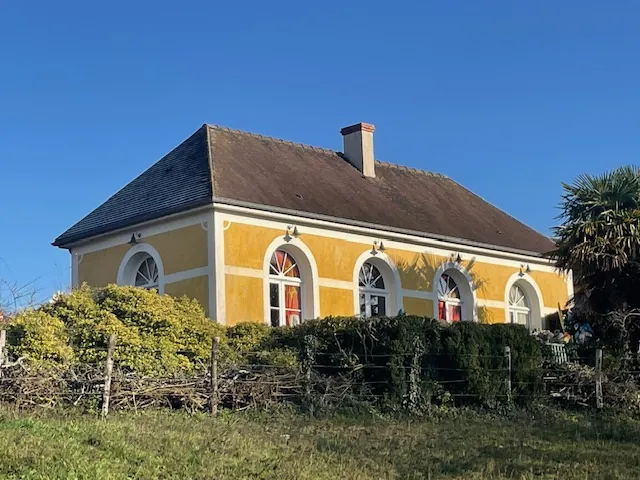 Maison atypique de 48 m² avec terrain équestre à vendre à Mortagne au Perche (61400)