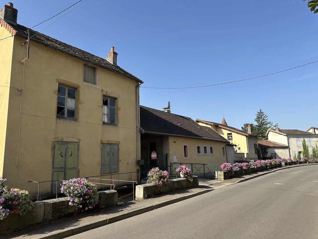 Maison de ville de plain-pied à Marcigny, 90 m², proche commodités 