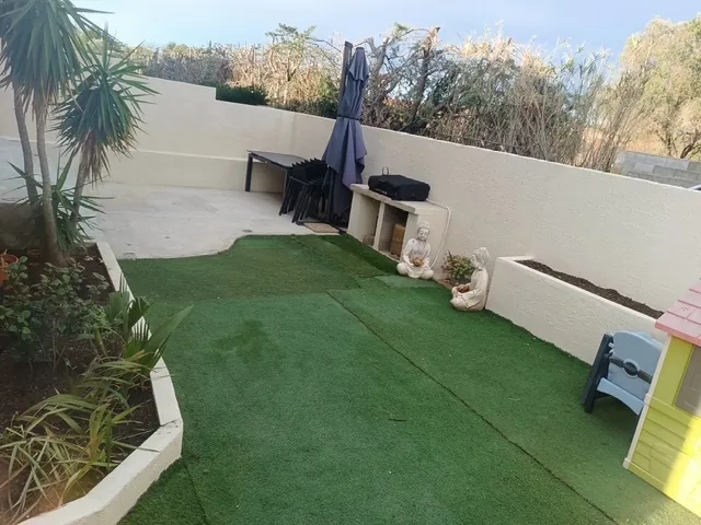 Belle villa à Vias avec jardin, garage et panneaux solaires 