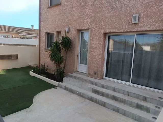 Belle villa à Vias avec jardin, garage et panneaux solaires 