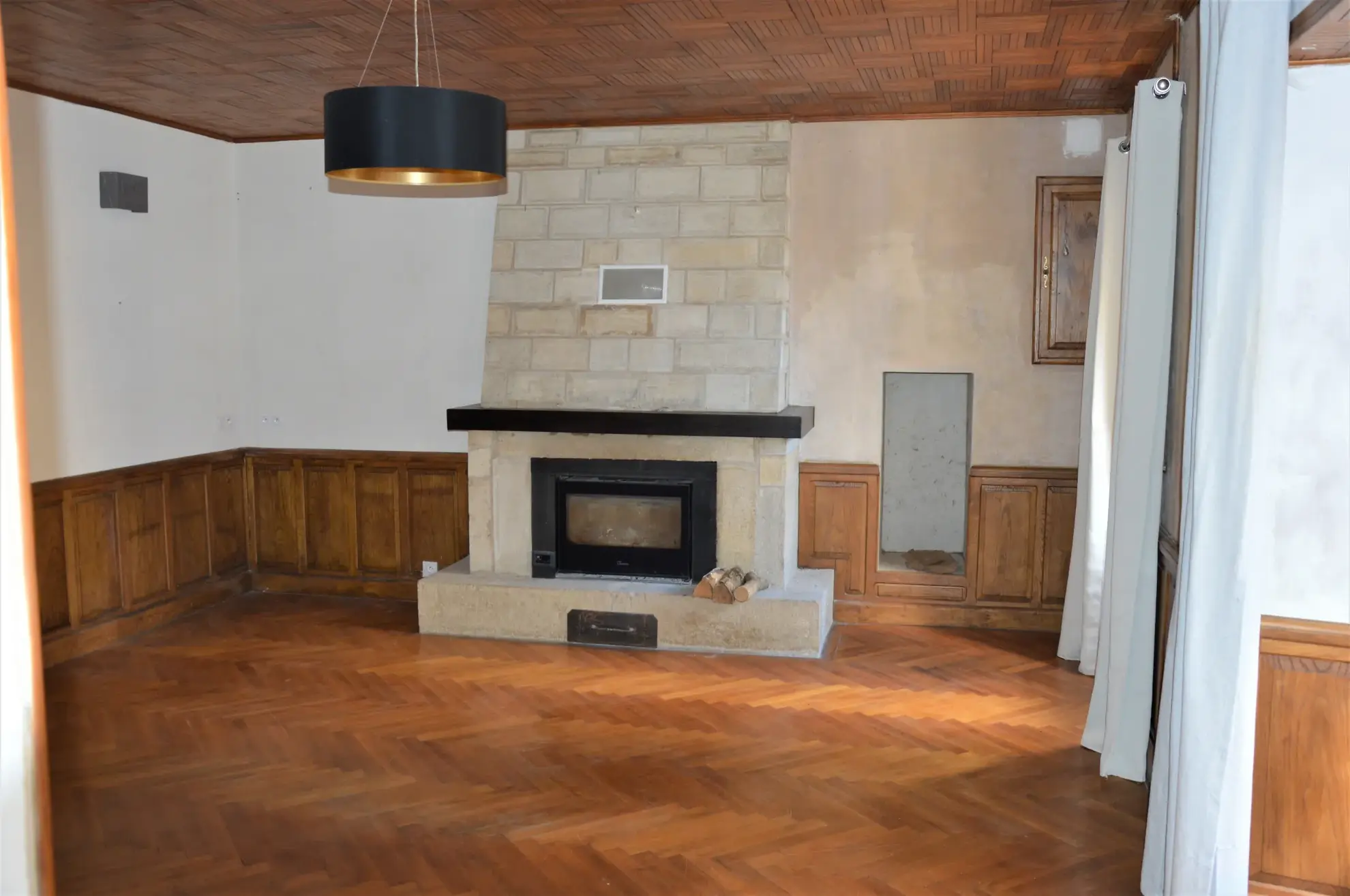 Belle maison en pierre de 140 m2 à Gabriac avec grands volumes et potentiel d’aménagement 