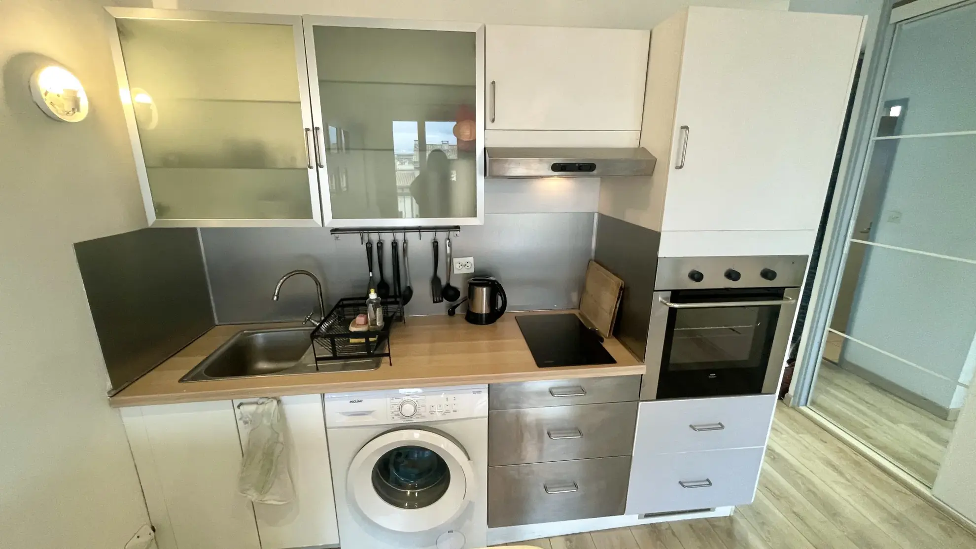 Studio de 30 m² avec terrasse à Avignon intra-muros, secteur calme et recherché 