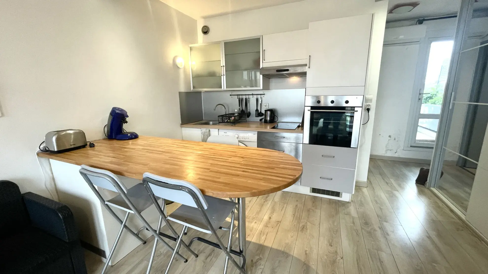 Studio de 30 m² avec terrasse à Avignon intra-muros, secteur calme et recherché 