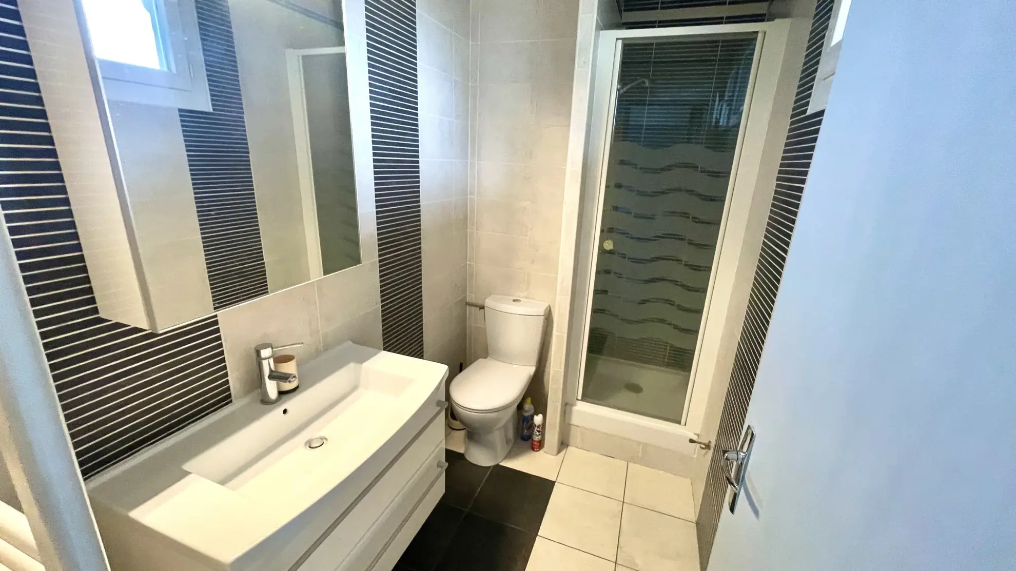 Studio de 30 m² avec terrasse à Avignon intra-muros, secteur calme et recherché 